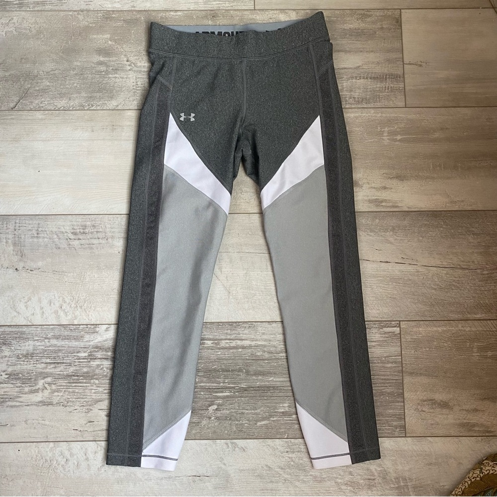 Under Armour Women’s Athletic leggings- capri length- Size Small